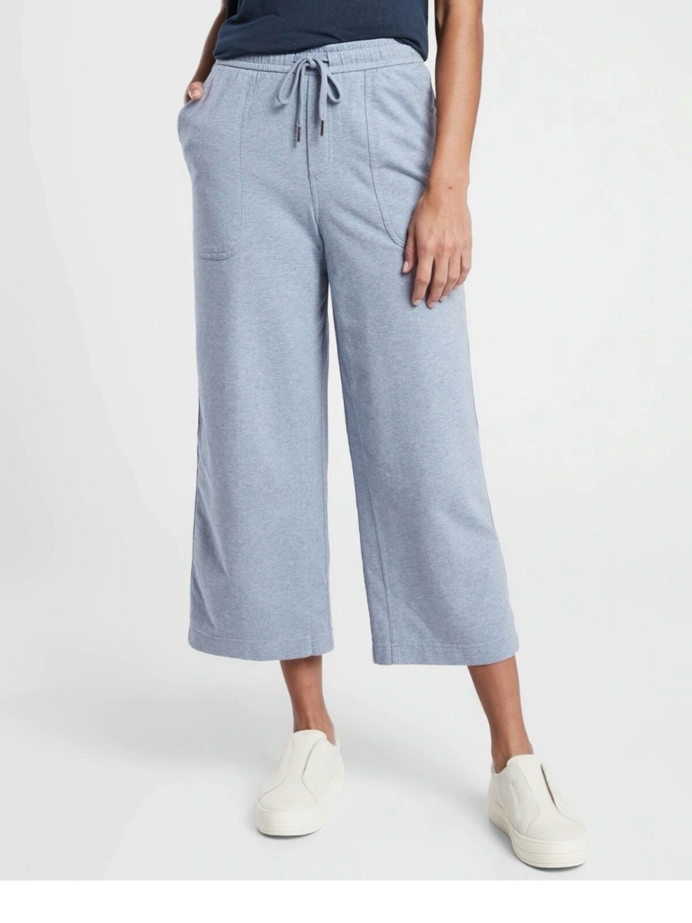 Like New ATHLETA Farallon heathered Light Blue Cropped Wide-Leg Drawstring Pants
